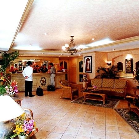 Villa Margarita Hotel Davao Bagian luar foto