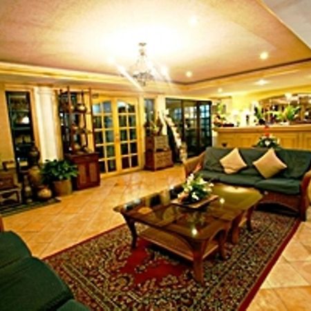 Villa Margarita Hotel Davao Bagian luar foto