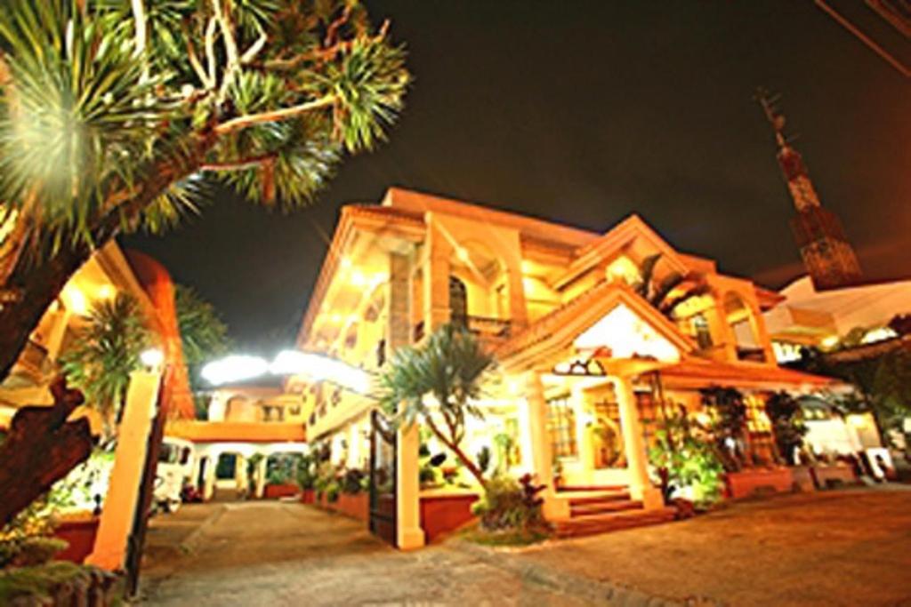 Villa Margarita Hotel Davao Bagian luar foto