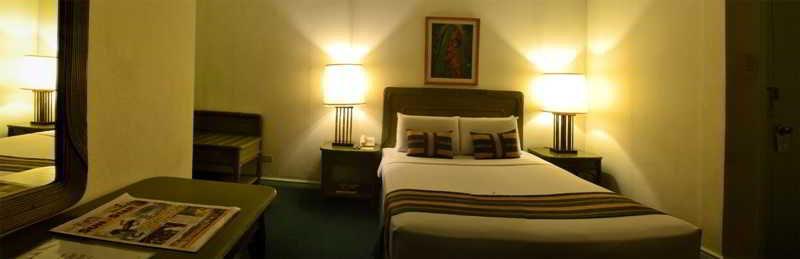 Villa Margarita Hotel Davao Bagian luar foto