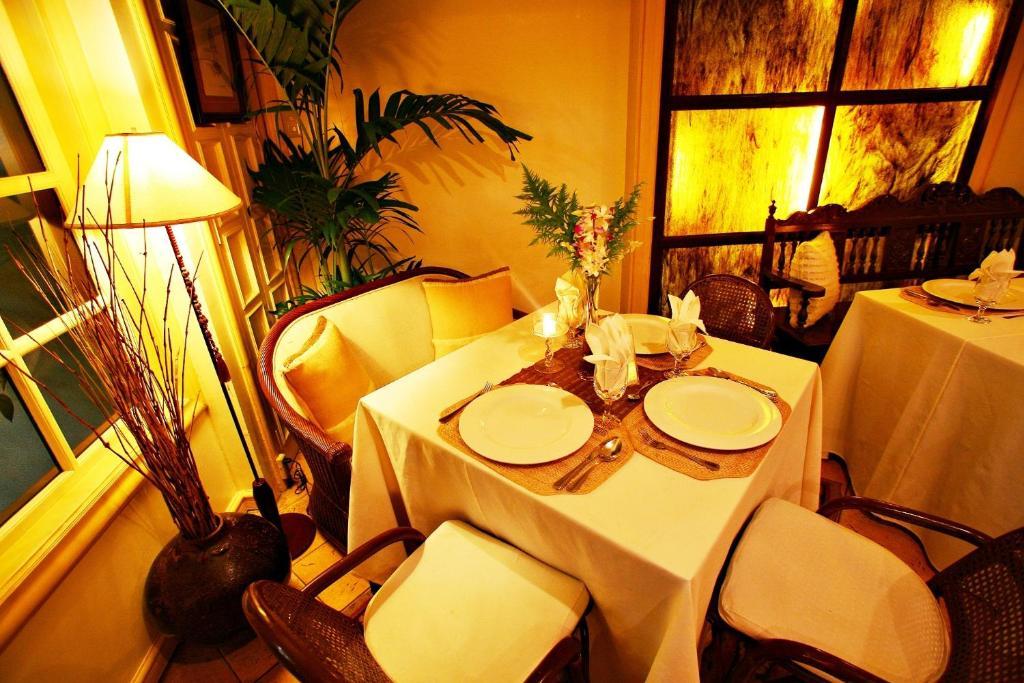 Villa Margarita Hotel Davao Bagian luar foto